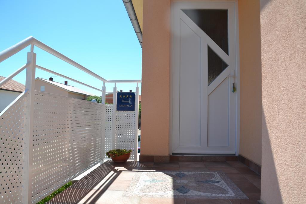 Apartment Klara Krk Town Extérieur photo